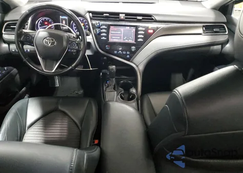 2019 Toyota Camry L z USA, uszkodzony, nr VIN 4T1B11HK5KU833172